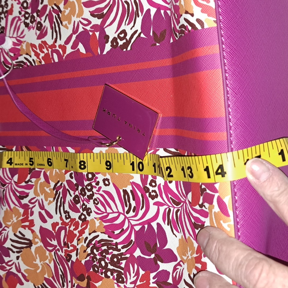 👻Trina Turk tote with strap - Picture 15 of 16